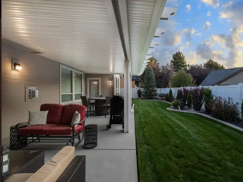 Attached aluminum patio cover on Boise home outdoor living area 