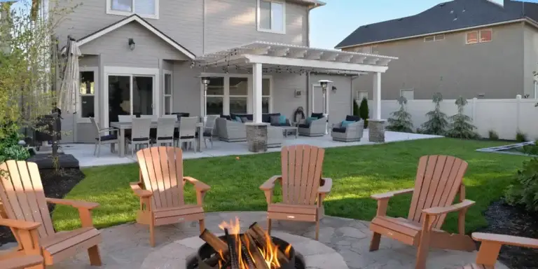 How pergolas provide shade in a residential backyard with partial sunlight and airflow
