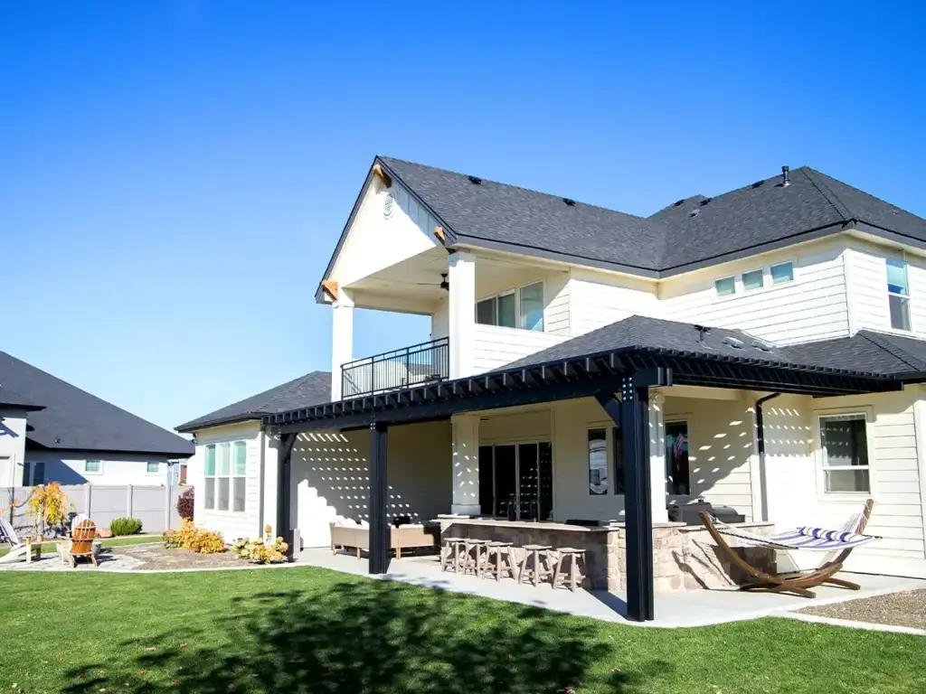 Pergola blocking sunlight and reducing backyard surface temperatures