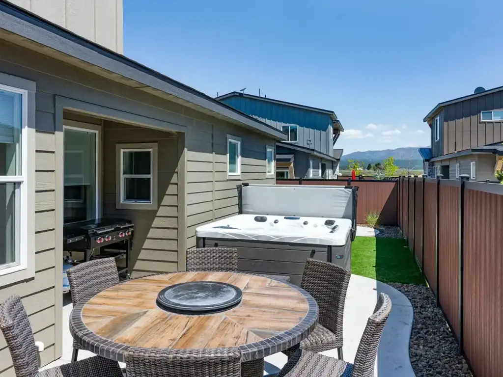 Backyard patio in Treasure Valley with direct afternoon sun and no shade