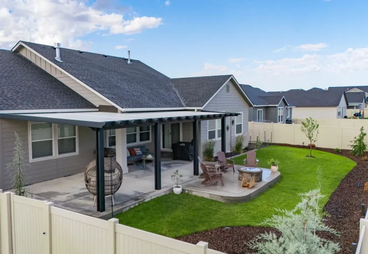 Custom aluminum patio cover installed over a backyard patio in Meridian, Idaho.