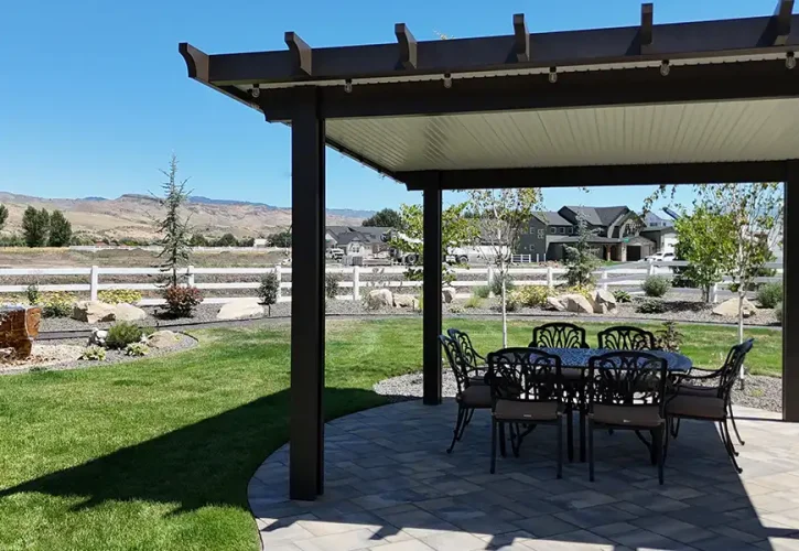 Aluminum patio cover providing shade in Idaho